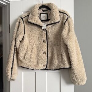 New with tags Hollister Cream Teddy Jacket with Black Accents XS